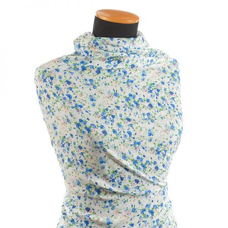 Viskozová letní látka květinový motiv slonová kost