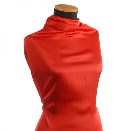 Satén imitace hedvábí jasně červená