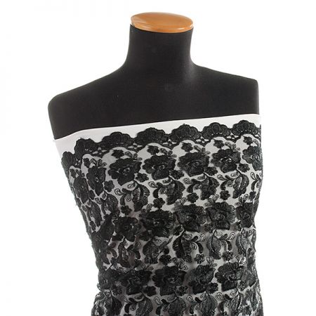 Krajka výšivka na tylu růže černá