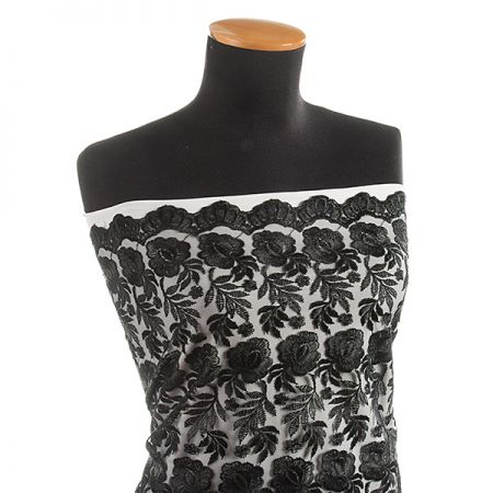 Krajka výšivka na tylu květy černá