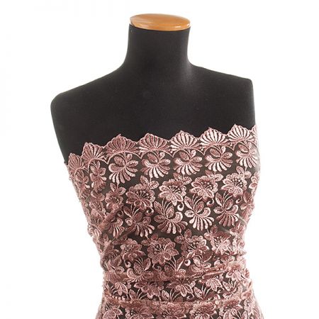 Krajka výšivka na tylu velký květ starorůžová