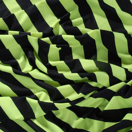 Úplet vzor proužek neon zelený/černá