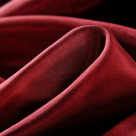 Podšívka jemná acetátová tmavší červená