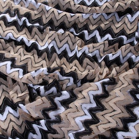 Efektní úplet bílá/béž/tm.hnědá