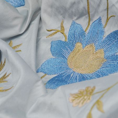 Šantungové hedvábí výšivka květů modrý II.jakost