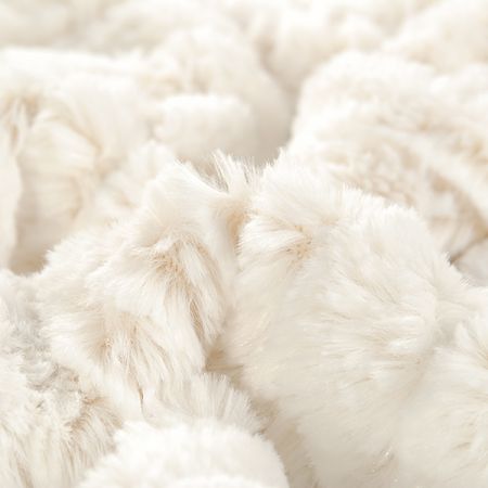 Imitace kožešiny plastický vzor lomená bílá