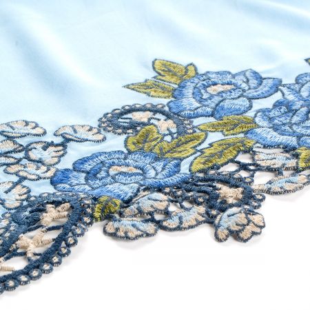 Bavlněná letní látka s výšivkou modrá/modrá