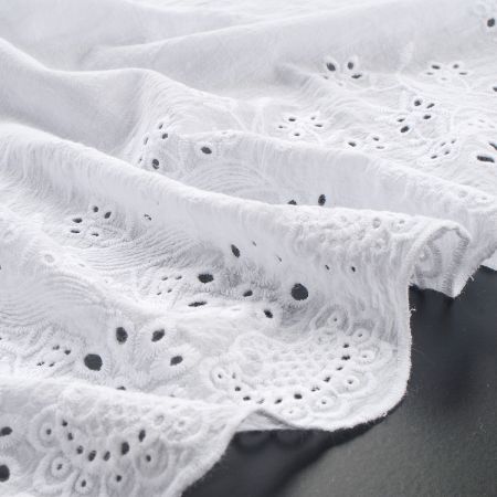 Krajka madeira květinový vzor jemný bílá