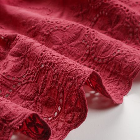 Krajka madeira vzor drobné květy pastel vínová