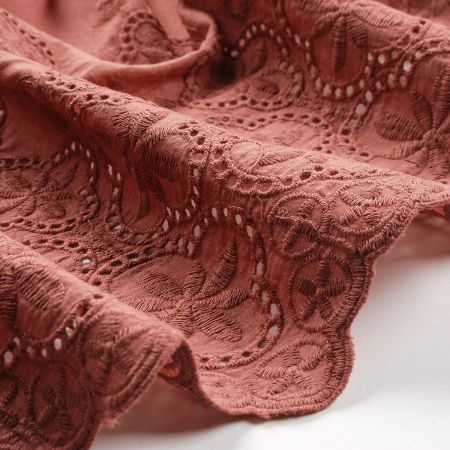 Krajka madeira vzor drobné květy pastel hnědá