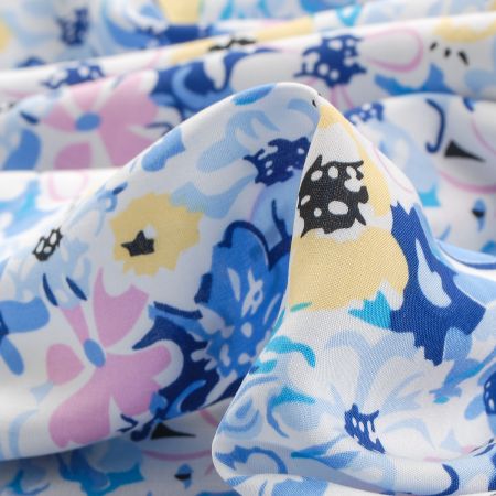 Viskozová šatová látka květy louka modrožlutá