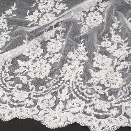 Efektní krajka s kamínky