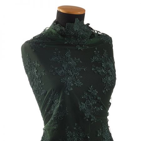 Efektní krajka výšivka na tylu květinový motiv 