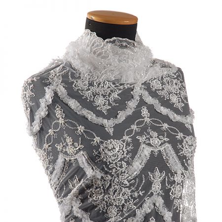 Bordurová krajka výšivka na tylu bílá barokní motiv