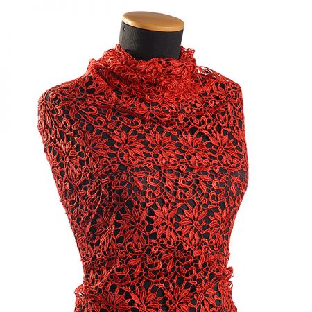 Efektní hrubá krajka motiv květ/ornament červená