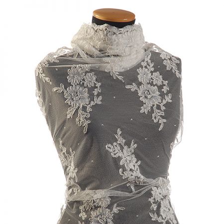 Krajka výšivka na tylu květinový motiv slonová kost 