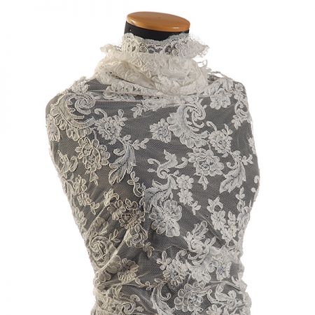 Krajka výšivka na tylu květinový motiv slonová kost