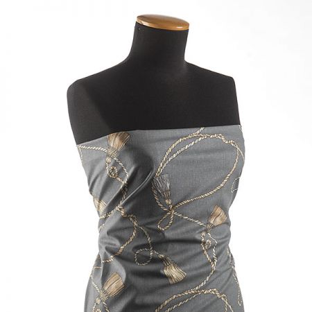 Bavlněná látka se vzorem střapců