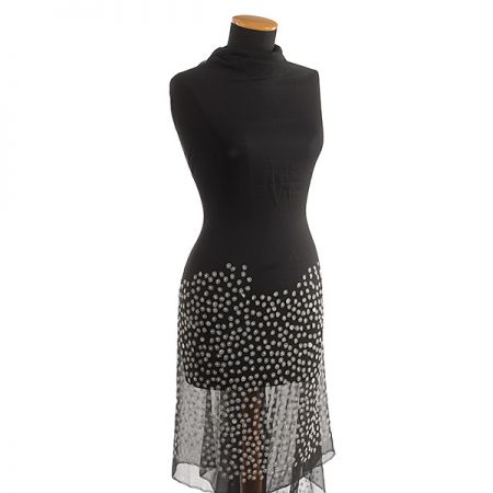 Hedvábný žoržet s tylovou aplikací černý