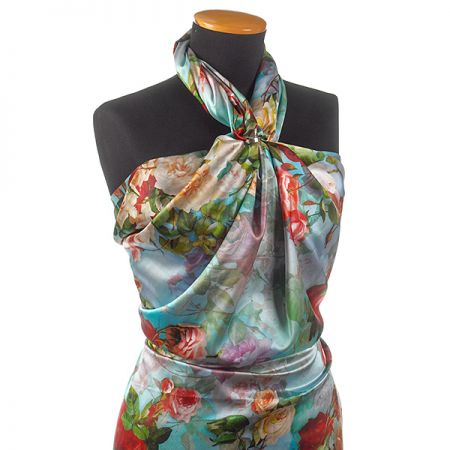 Hedvábný satén květinový motiv růže