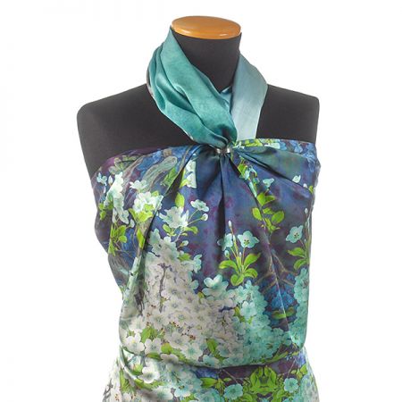 Hedvábný satén květinový motiv