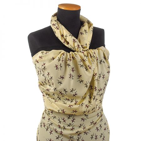 Hedvábný krepdešín postavy