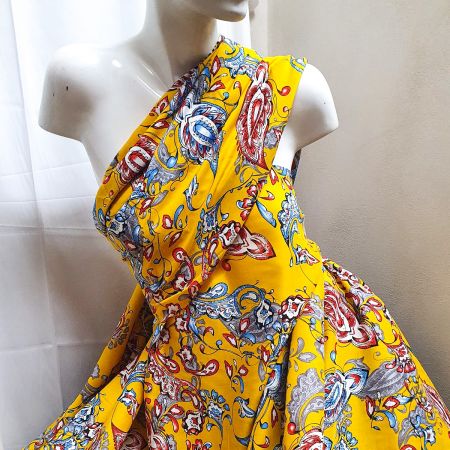 Viskozová šatová látka tisk orientální vzor okrová