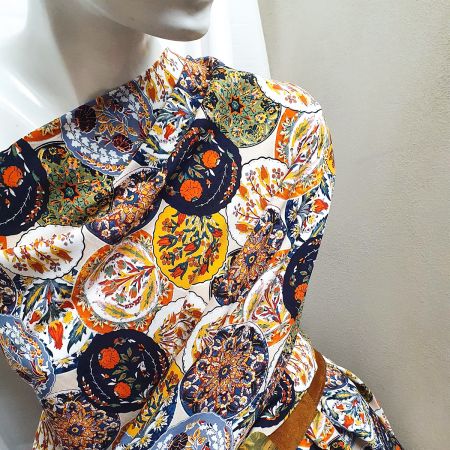 Viskozová šatová látka tisk květinové medajlony