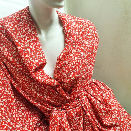 Viskozová šatová látka tisk drobné květy červená