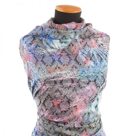 Žakárová pružná látka ornamenty tisk paví pera růžová