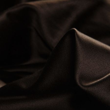 Satén pružný matný pevnější tmavě hnědý
