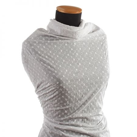 Madeira vyšívaná látka puntíky bílá II. jakost