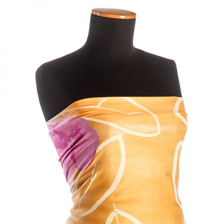 Viskozová látka na šaty s velkým květem