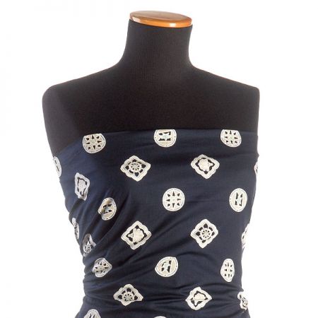 Bavlněné plátno tmavě modré s ornamentem