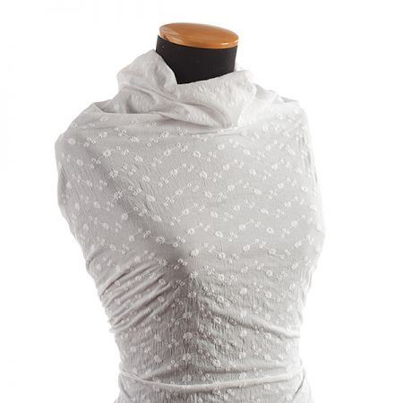 Madeira vyšívaná látka květinový motiv slonová kost