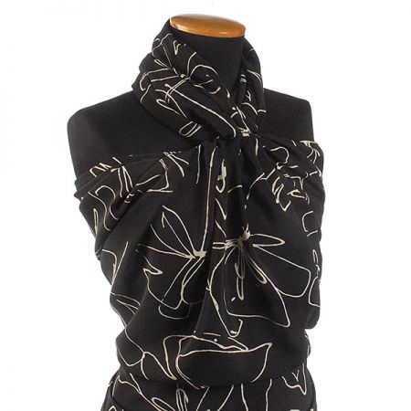 Viskózová šatová látka květinový vzor černá/smetanová