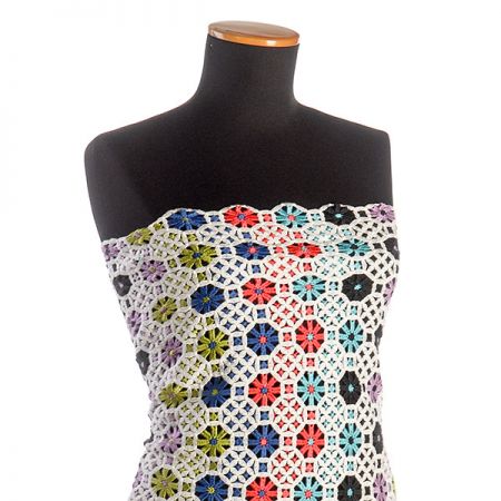 Krajka hrubá geometrický ornament barevná