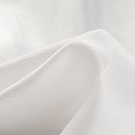 Satén hedvábný smetanový matný