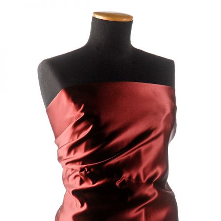 Satén nepružný duchesse lesklý bordó