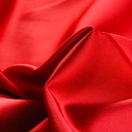 Satén pružný malinově červený