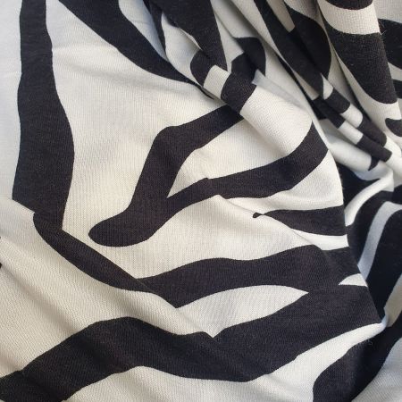 Letní úplet viskozový zvířecí vzor černobílý