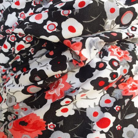 Letní viskozový úplet květinový červenočerný