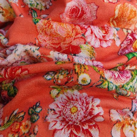 Letní úplet viskozový vzor barevných květů