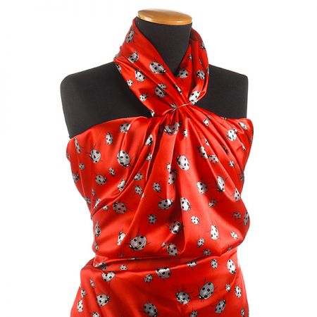 Atlas satén berušky velké červené