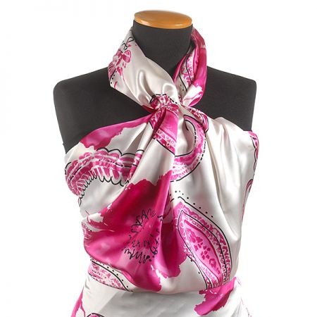 Hedvábný satén vzor paisley růžový