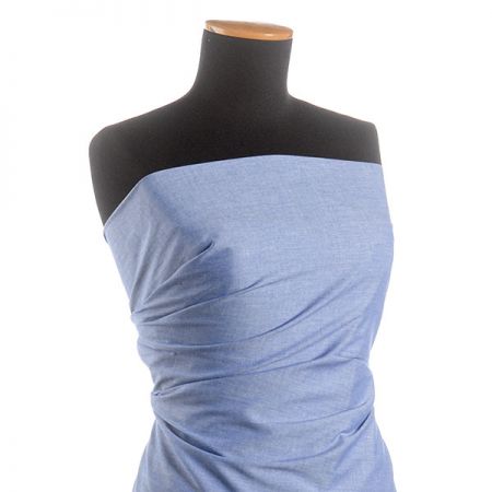 Bavlněná košilová látka světle modrá jeans