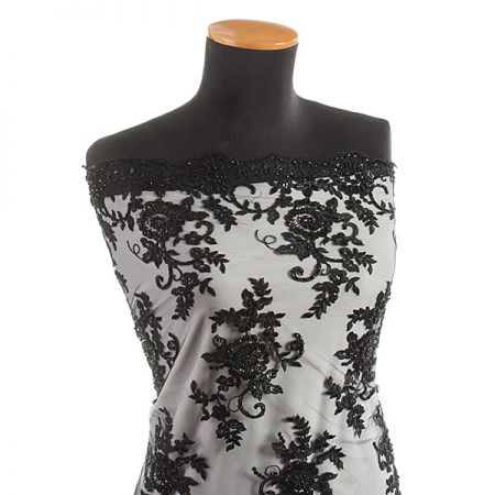 Efektní krajka výšivka na tylu černá