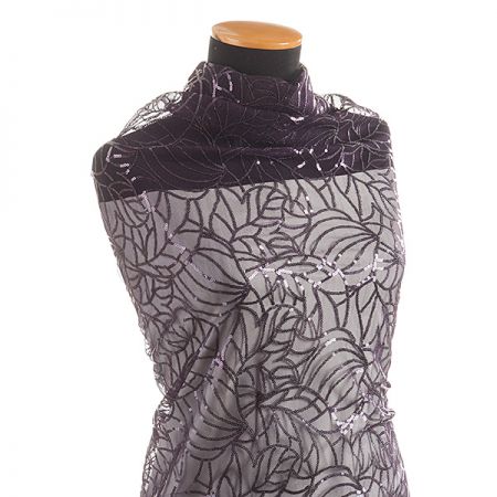 Jemná krajka flitrová aplikace na tylu fialová