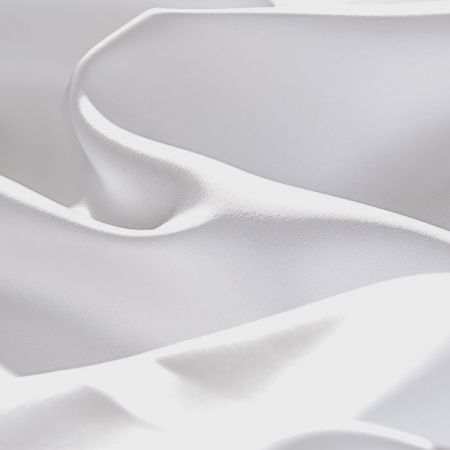 Satén duchesse lomená bílá