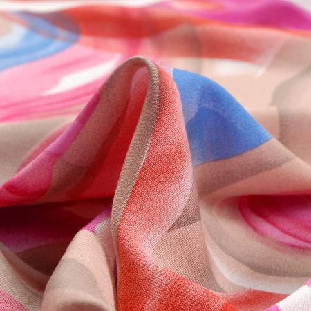 Viskozová šatová látka motiv tahy štětcem růžová